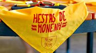 JAUNE ET ROUGE - Tenue de rigueur pour les Fêtes de Monein